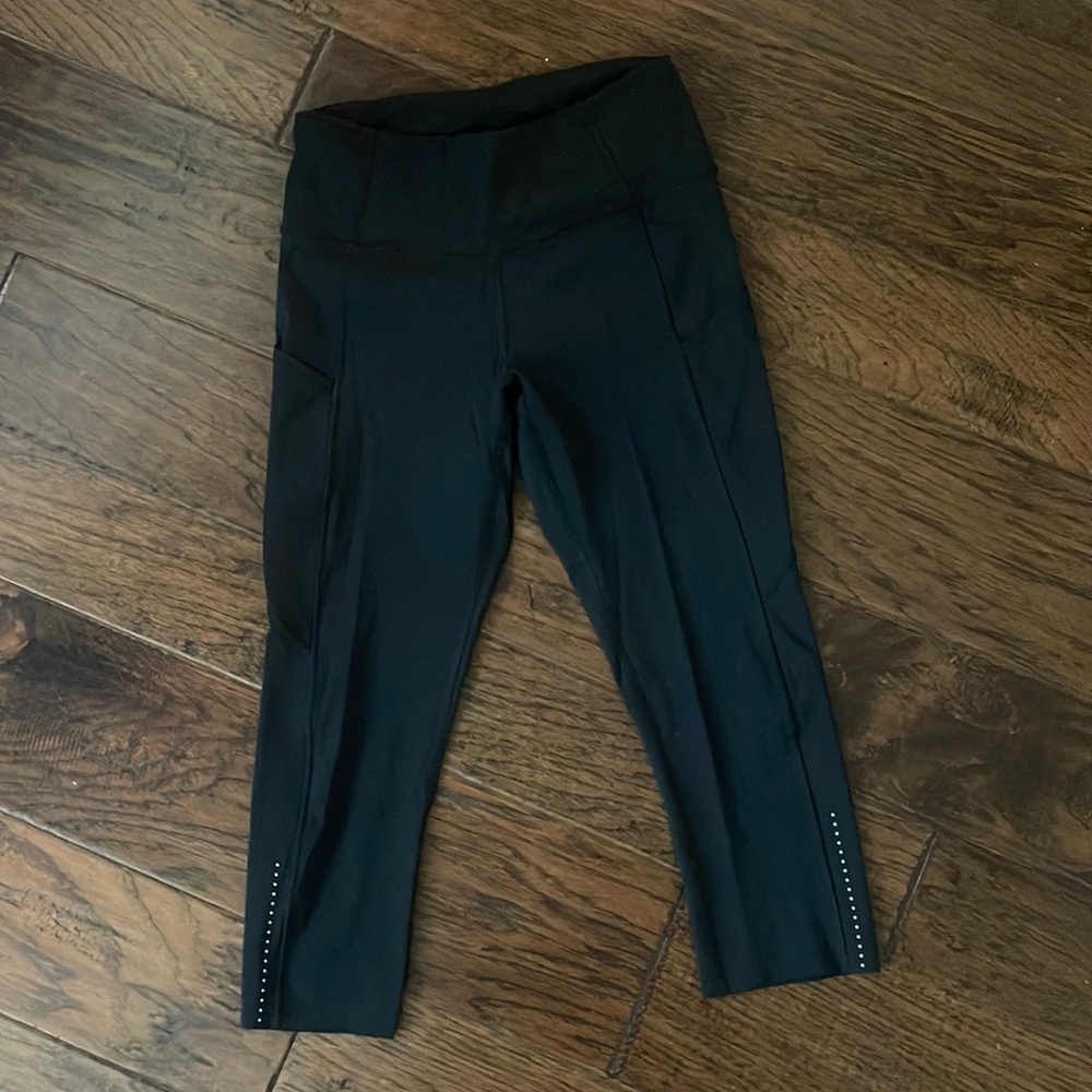 Lululemon Lulu black size 6 Fast and Free high-rise crop leggings 19 inch